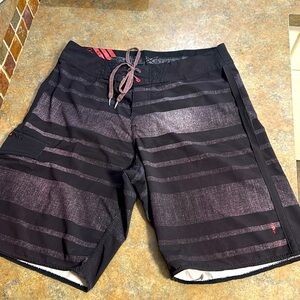 Men’s billabong 32 Black Striped Shorts